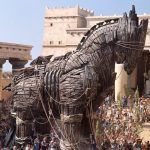 El caballo de Troya tal como se representa en la película Troya (2004)